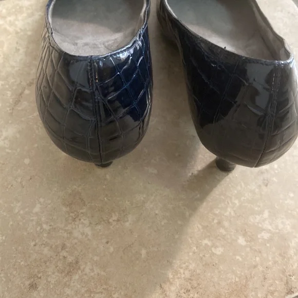 Women’s Aerosols size 6M dress heels; dark navy patent leather; 2 1/2” heels - Picture 5 of 10